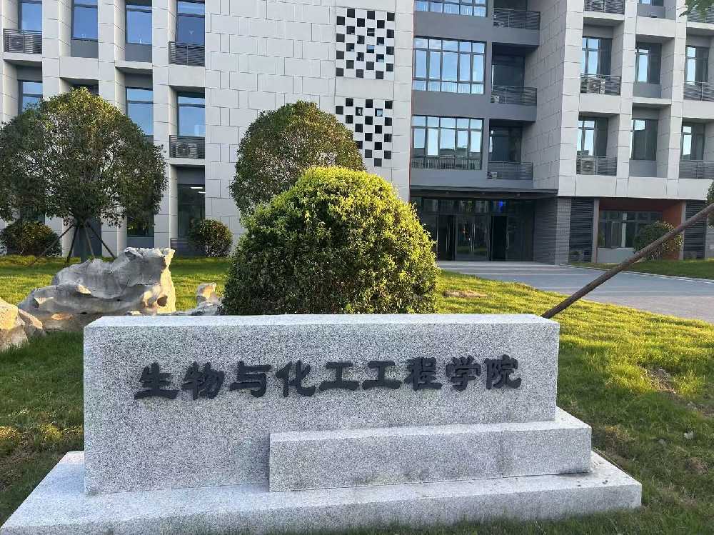 安阳市扬州职业大学体育场高杆灯项目